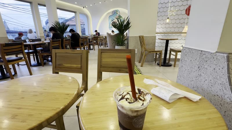 Hình ảnh Highlands Coffee 194 Nguyễn Tất Thành - 2