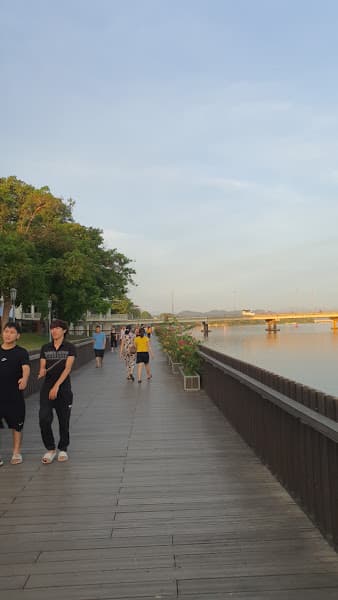 Hình ảnh Đường đi bộ trên sông Hương - 3