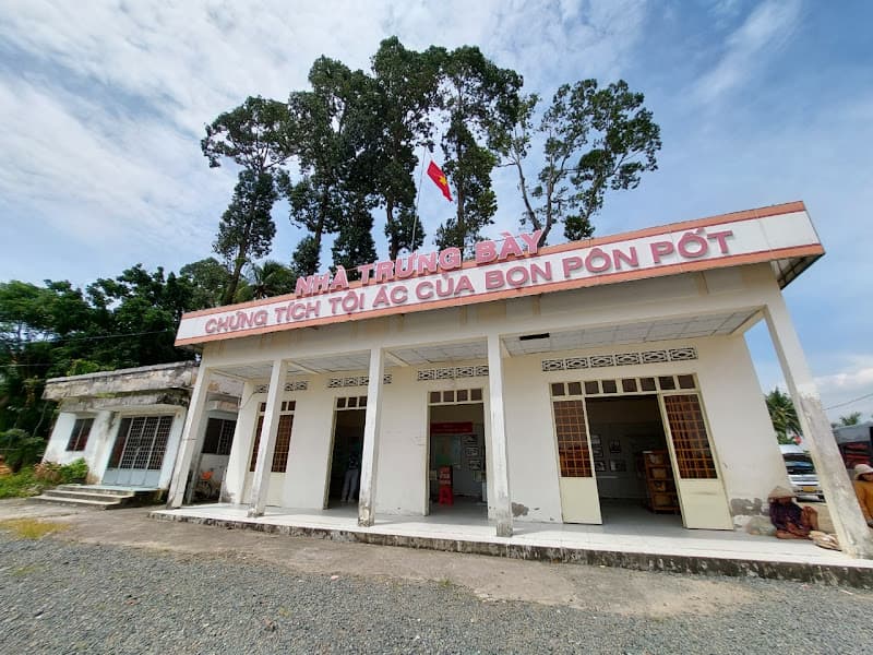 Hình ảnh Nhà Mồ Ba Chúc - 2