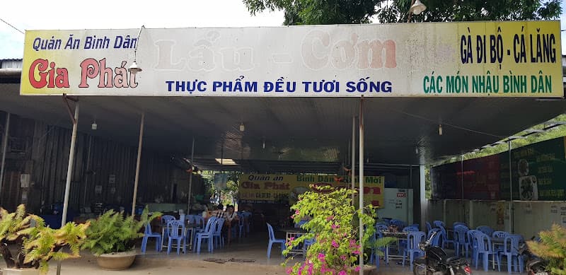 Quán Cơm gà đi bộ gia phát