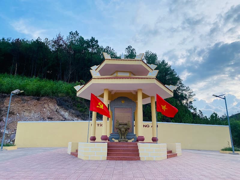 Ảnh bìa Di Tích Lịch Sử Dốc Ông Ầm