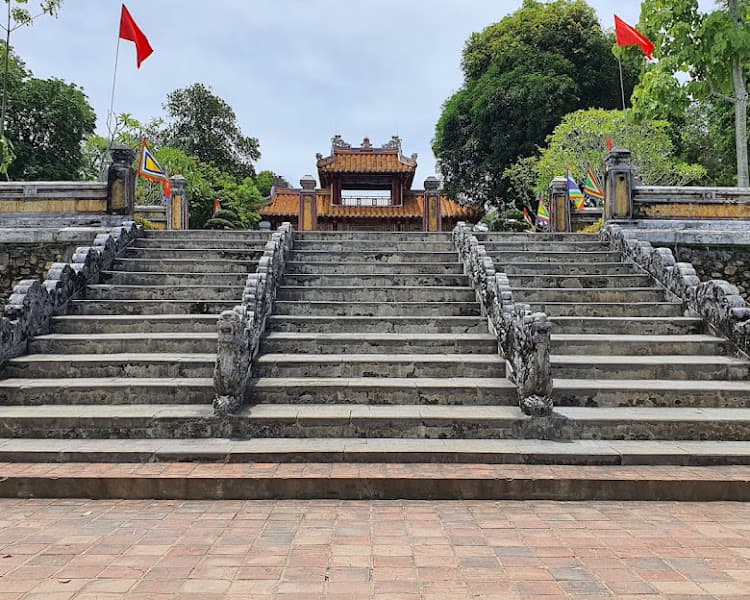 Ảnh bìa Lăng Hoàng đế Gia Long