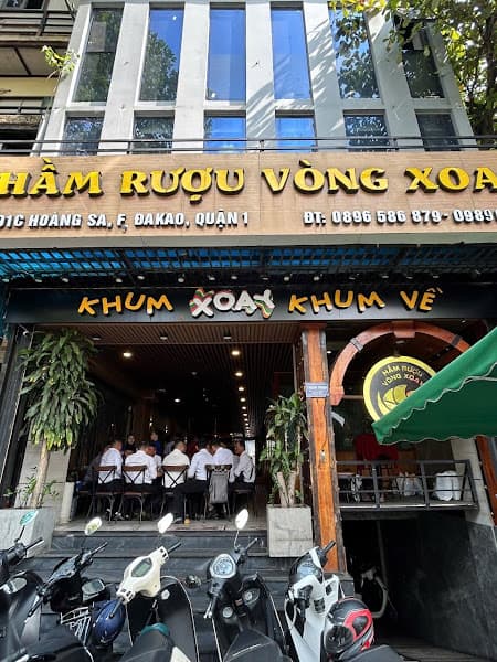 Hầm Rượu Vòng Xoay