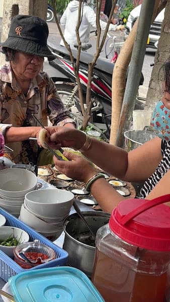 Hình ảnh Tiệm Bánh Căn - 4