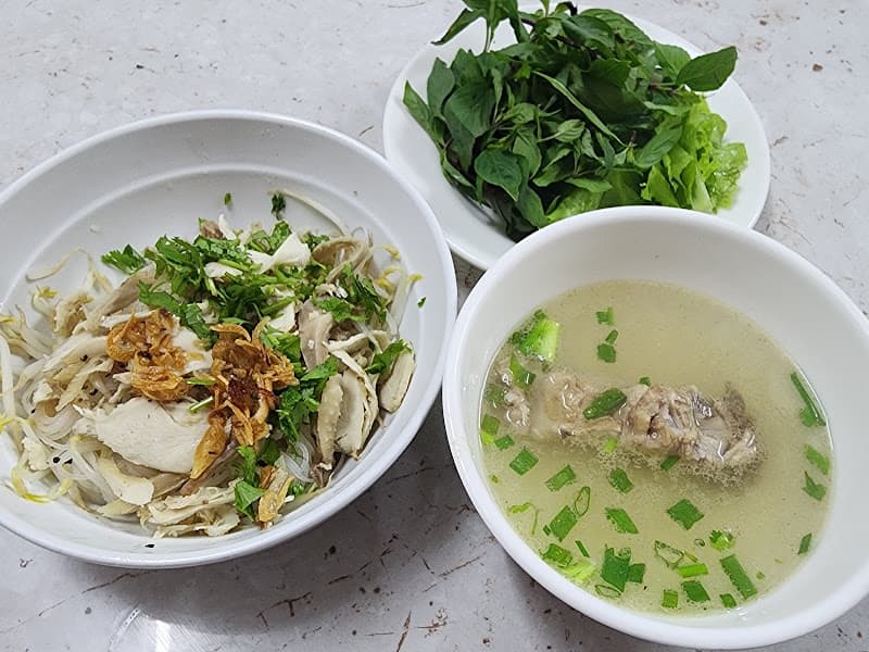 Hình ảnh Tiệm Ăn nhà Rốt -Phở Khô 2 Tô - 8