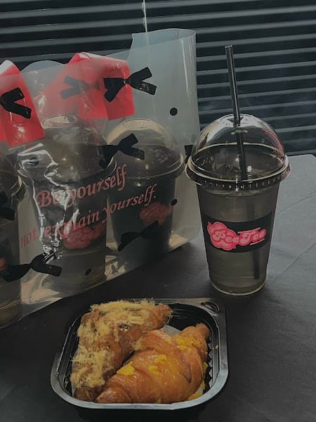 Hình ảnh PeeTee Coffee - 3
