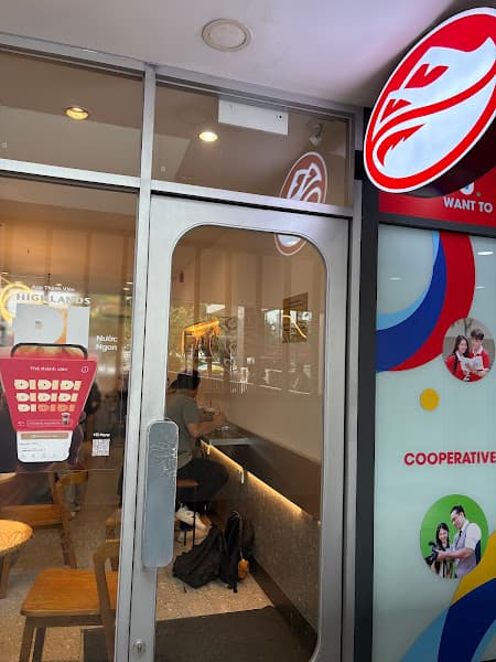 Hình ảnh Highlands Coffee UEF University HCMC - 4