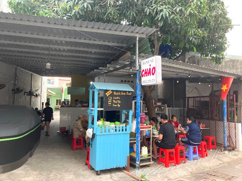 Hủ tiếu tôm mực - Bánh mì chảo bò, xíu mại - Cơm tấm (Đồ uống/tráng miệng các loại)