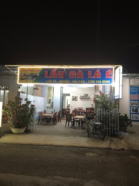 LẨU GÀ LÁ É SAO MAI
