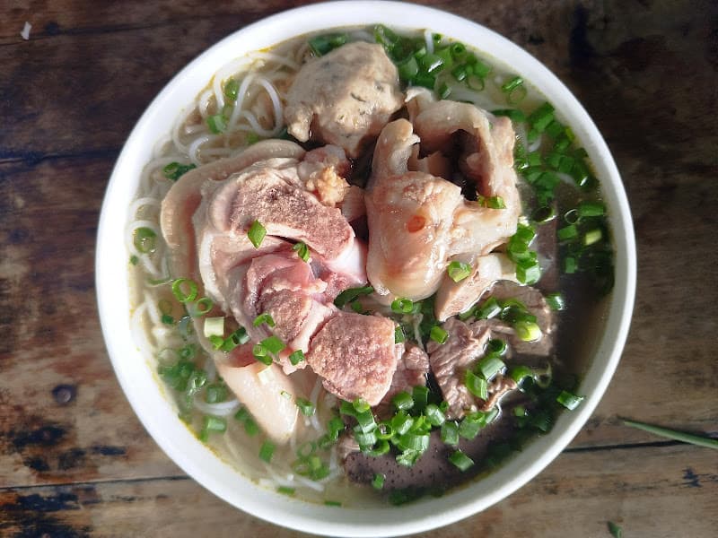 Ảnh bìa Quán bún bò Huế Phong Phú