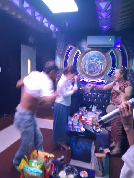 Hình ảnh Karaoke Phương Trí 2 - 2