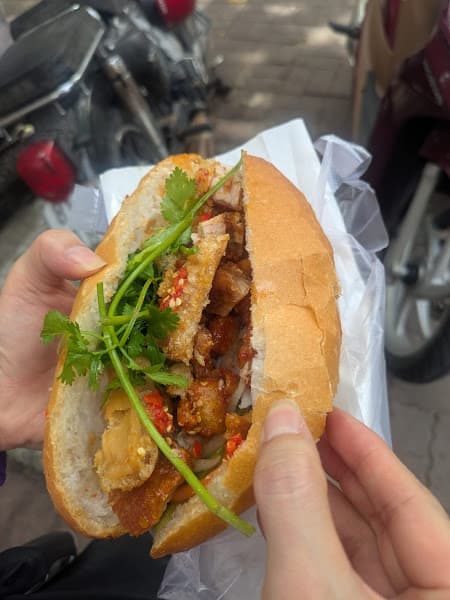 Hình ảnh Bánh mì heo quay Tân Tiến - 2