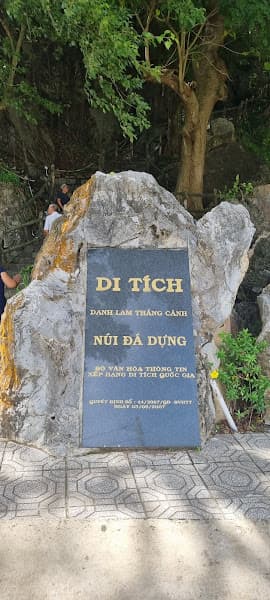 Ảnh bìa Núi Đá Dựng