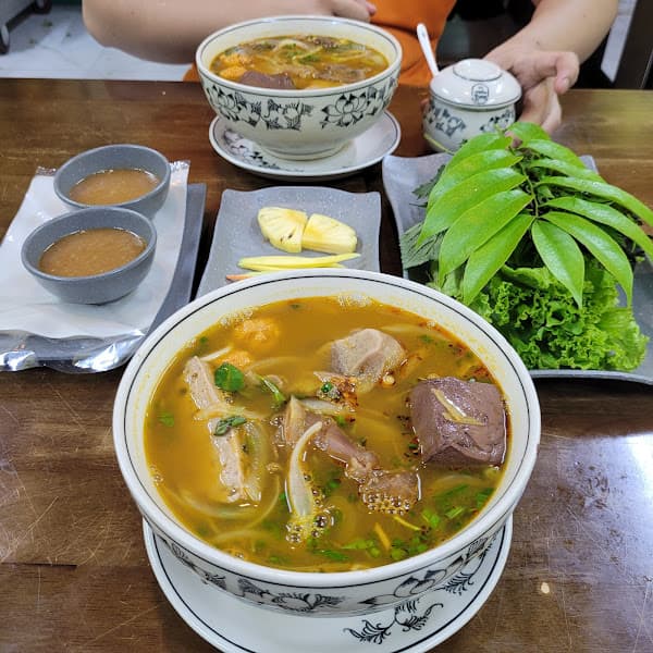Hình ảnh Vị Miền Trung - Bún Bò Huế, Bánh Tráng Cuốn Thịt Heo Timescity - 8