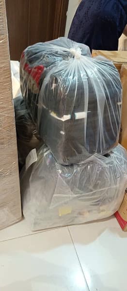 TC LAUNDRY & CLEAN: Nhận và giao tận nơi, Giặt, Sấy, Hấp, Ủi, Vệ sinh giày.