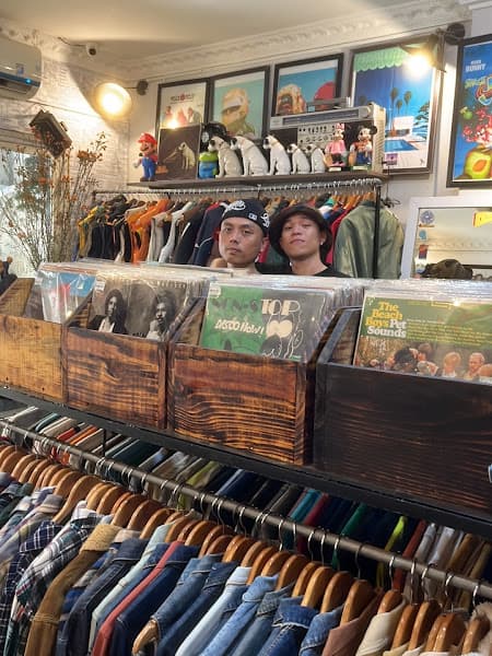 Hình ảnh CrowDow Vintage Shop ( Clothes & Vinyl ) - 2