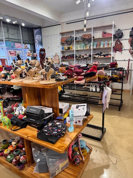 Hình ảnh Sapa treckking & souvenir shop ( di dỉ dì di cái gì cũng có ) - 3