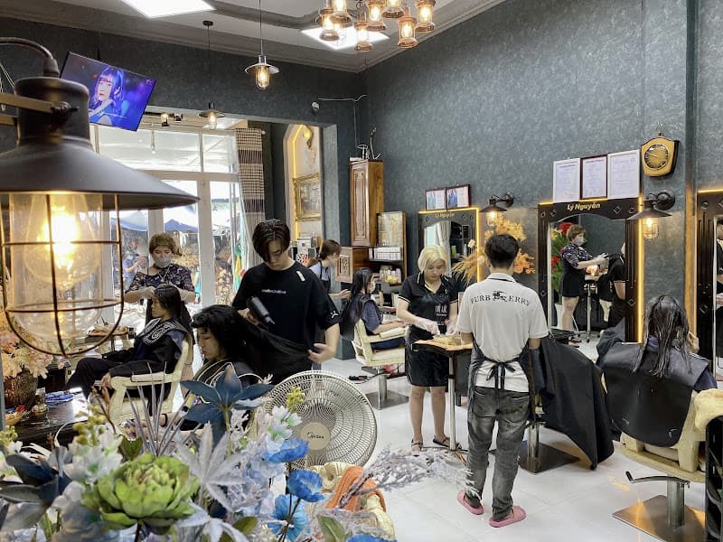 Hình ảnh Lý Nguyễn Hair - 4