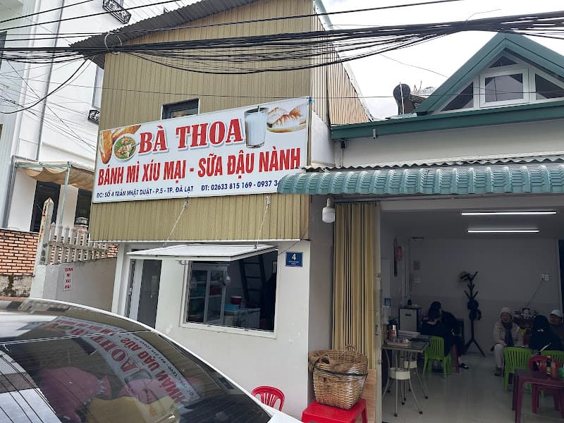 Bánh mì xíu mại Bà Thoa