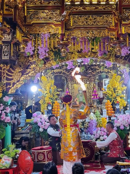 Đền Cô Bé Tả Van