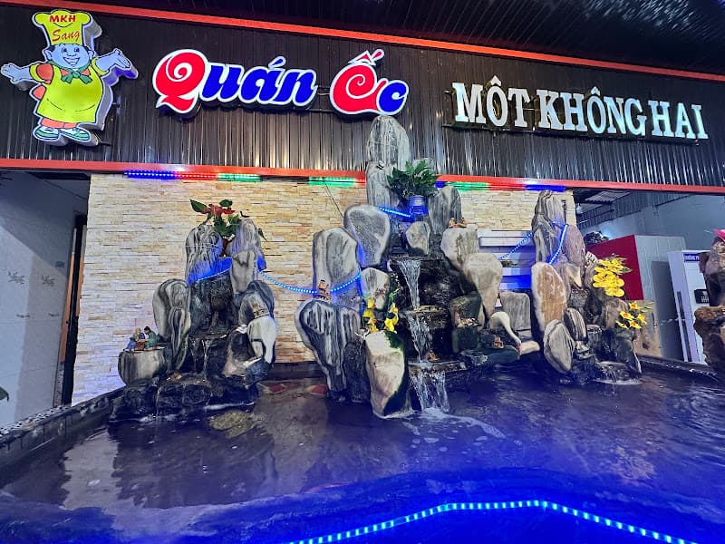 Quán Một Không Hai (chữ)