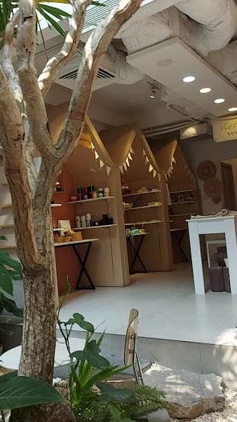 Hình ảnh WONDERLUST - Coffee & Souvenir - 3