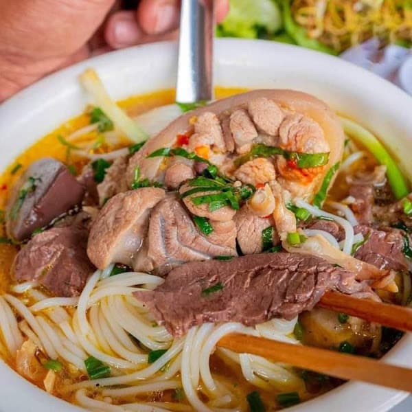 Ảnh bìa Bún bò Huế Quang Chui