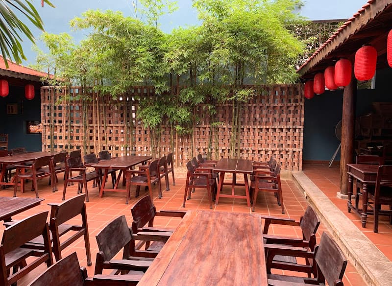 Cáo Restaurant (Nhà hàng cơm gia đình)