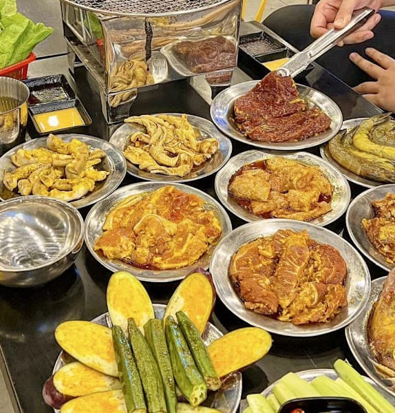 Hình ảnh Ăn rồi lăn - Bò nướng than hoa và lẩu - 4