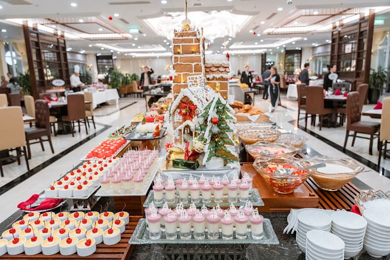 Hình ảnh The Legend Restaurant & Cafe - 5