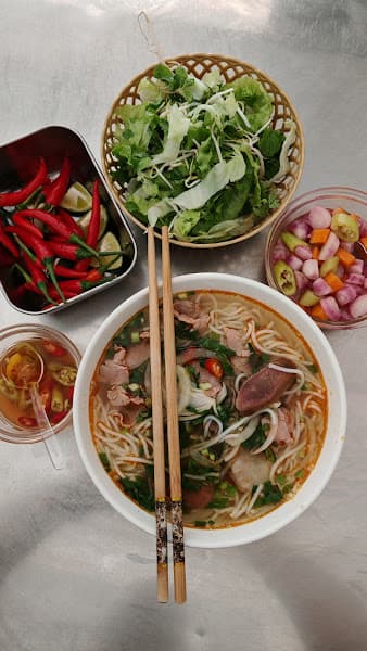 Hình ảnh Bún bò Huế - Beef Noodle - 2