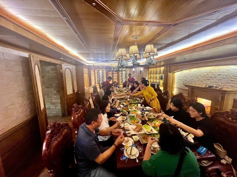 Vịnh Seafood Restaurant