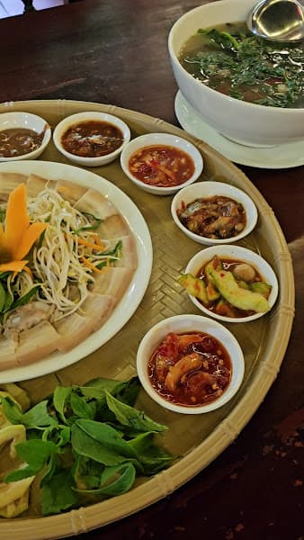 Hình ảnh Nhà Hàng Cơm Niêu Sen - 3