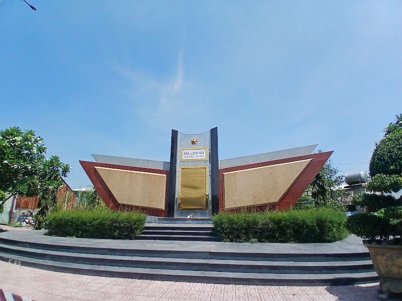 Hình ảnh Bia Lịch sử Suối Sâu - An Tịnh - 3