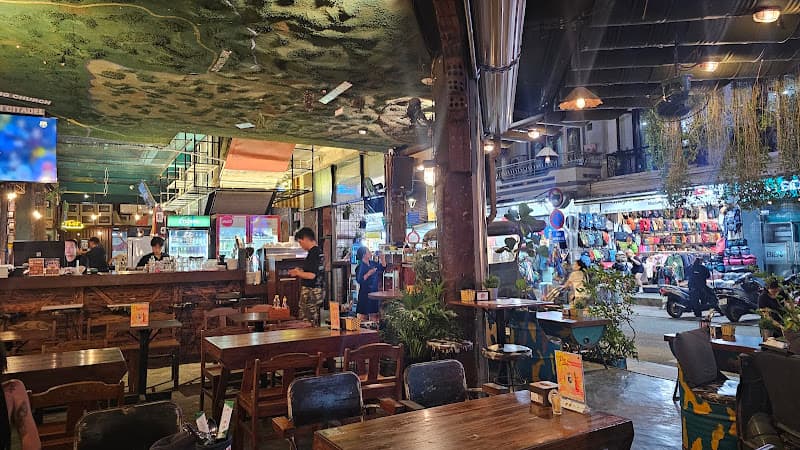 Hình ảnh DMZ Bar & Restaurant - 3