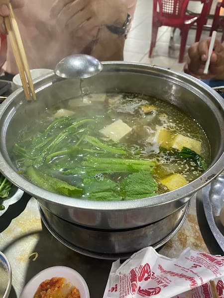 Quán Ăn Gia Đình Phục Vụ Các Món Ăn Bình Dân Lê Quang