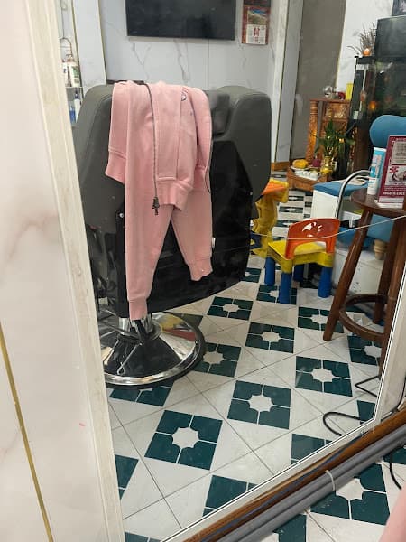 Hình ảnh Uốn Tóc_Gội Đầu_Làm Nails Mai Hoa - 2