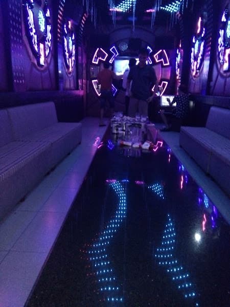 Ảnh bìa Karaoke The Moon