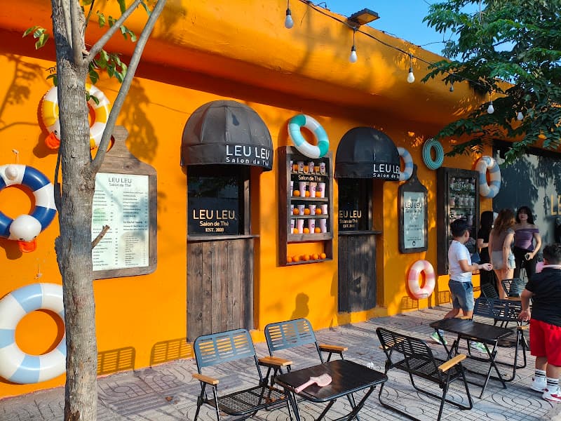 Tiệm trà lếu lều