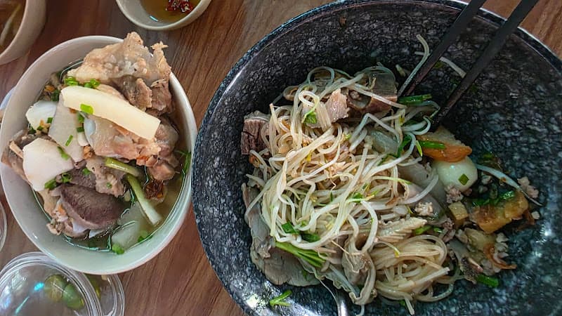 Hình ảnh Hữu Tình Quán (Hủ tiếu Sa Đéc_Gỏi cá Trích) - 3