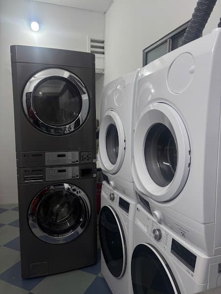 Hình ảnh Áo Mây Nguyễn Gia Trí - Giặt Sấy, Giặt Hấp, Vệ Sinh Giày - 5