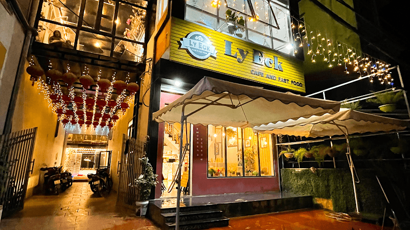 Ly Eck Cafe cá Koi & Karaoke