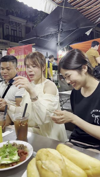 Hình ảnh Quán Bà Già - Bánh mì tái lăn - 2