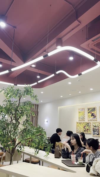 Hình ảnh Highlands Coffee Quang Yen Post Office QN - 4
