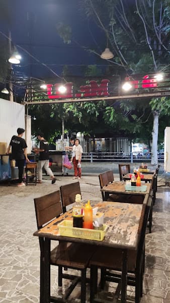 Ảnh bìa Mr. Lu - xiên nướng - lẩu bò kho