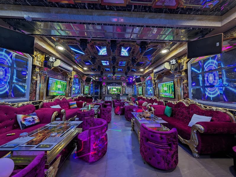 Hình ảnh ONG XINH LOUNGE & KARAOKE - 2