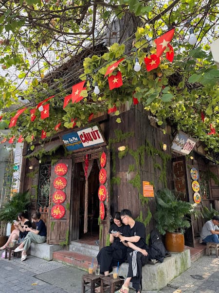 Tiệm cà phê Cậu Út