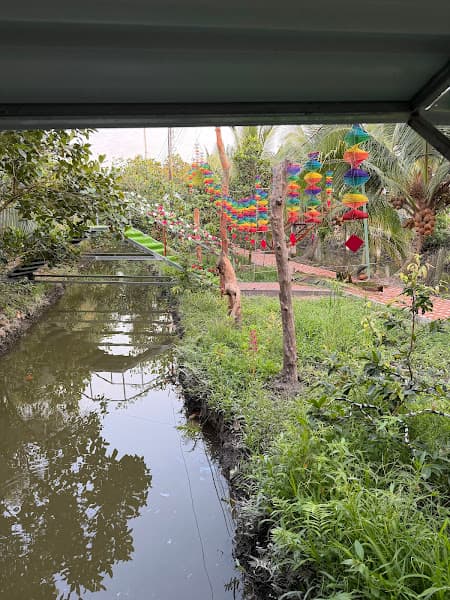 Ảnh bìa Quán Phượng Đỏ - Quán ăn gia đình - Cà phê sân vườn và Hát với nhau