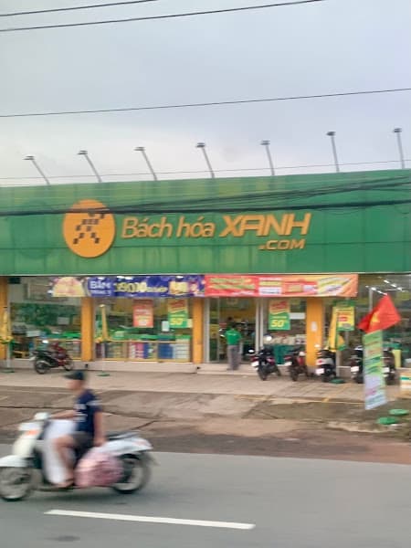 Siêu thị Bách hóa XANH QL1A