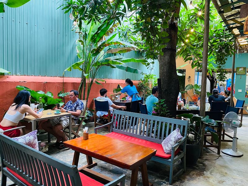 Quán cà phê Sáu Trên Sáu